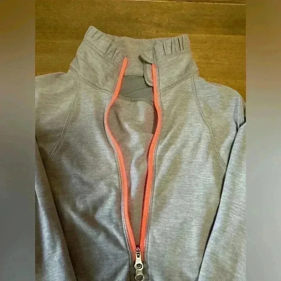 Lululemon Forthright gray 1/2 zip pullover - Picture 4 of 9